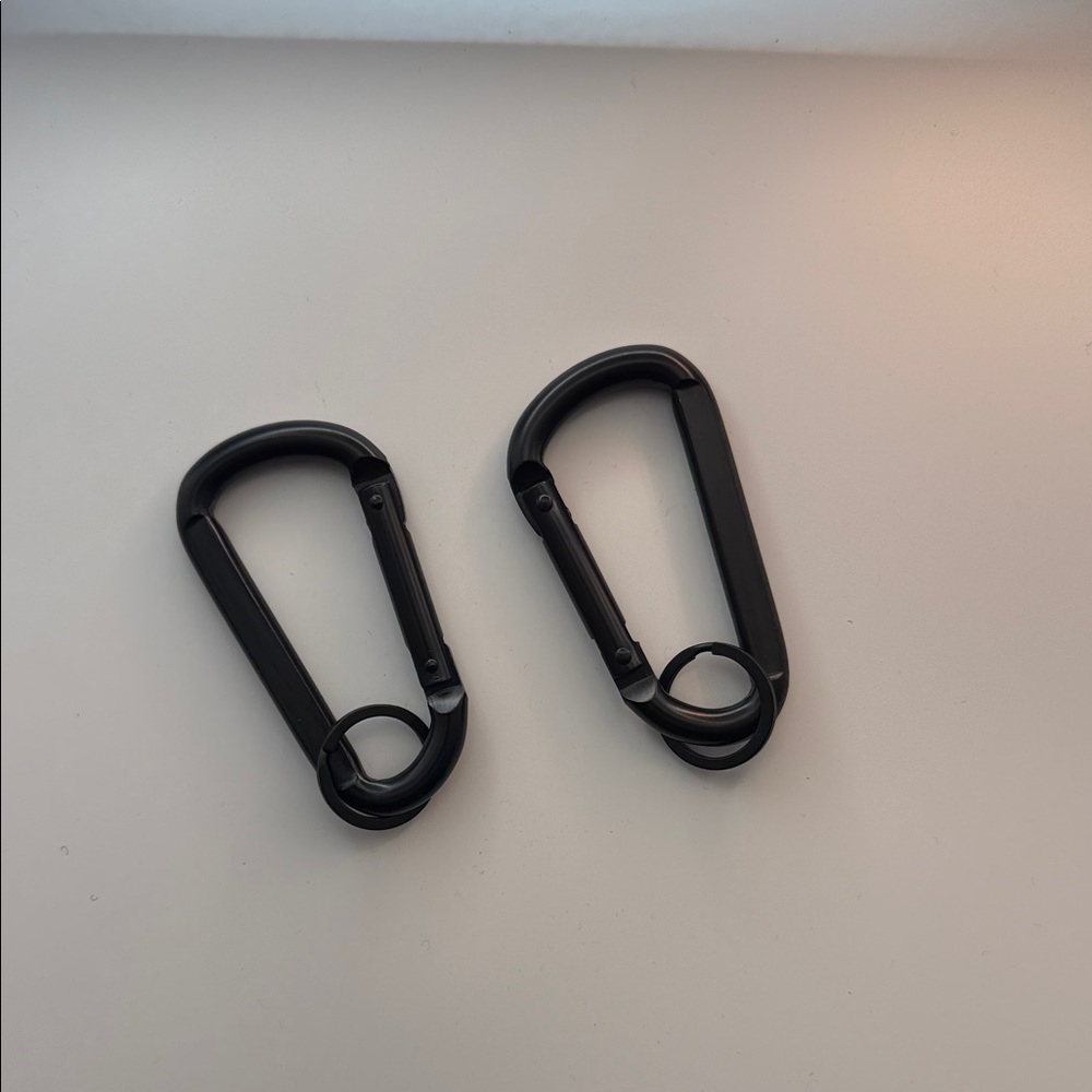 Black Carabiner Clip Set